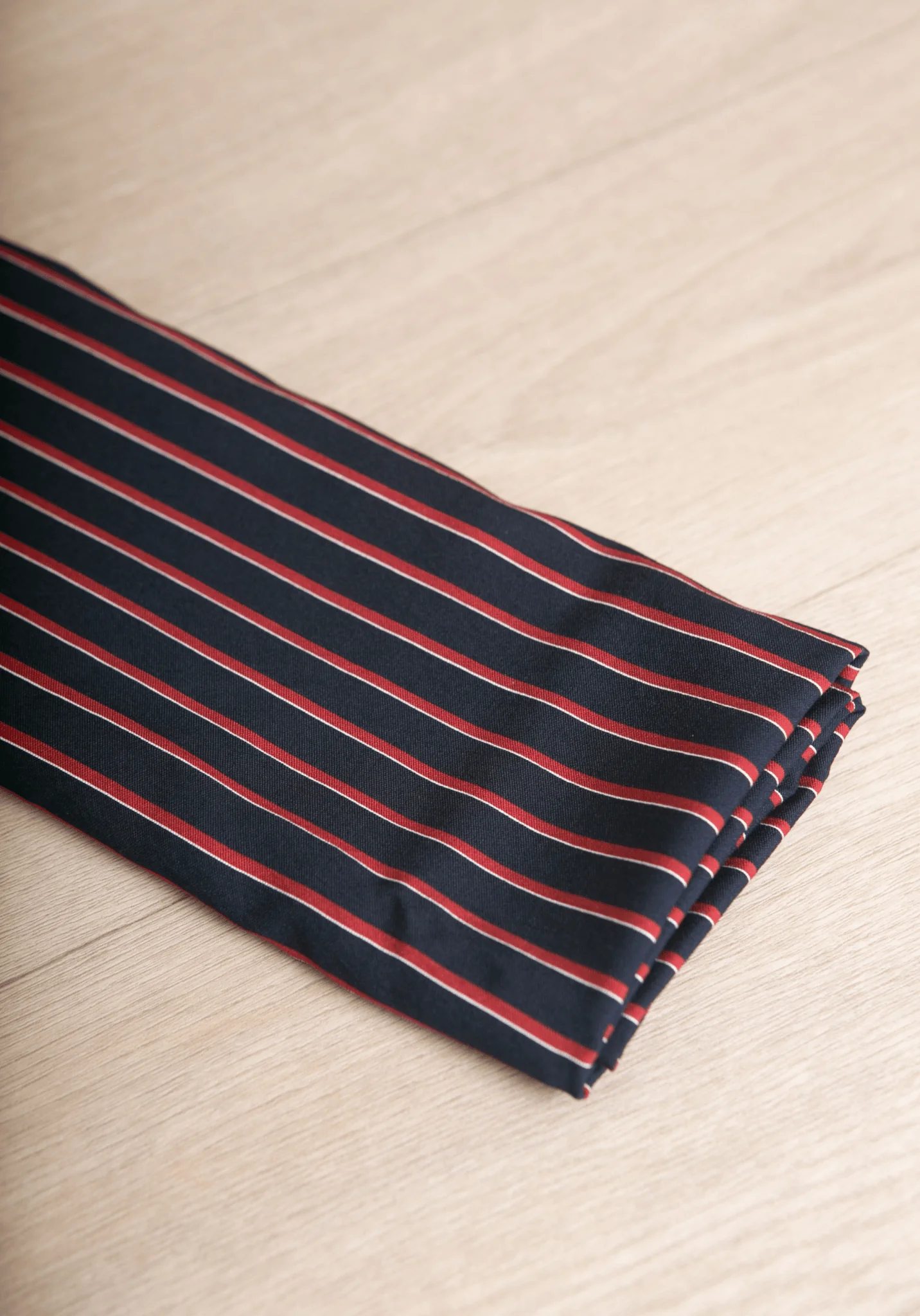 COUPON 50cm  - Tissu voile poly viscose à rayures Horizon – Marine - Image 4